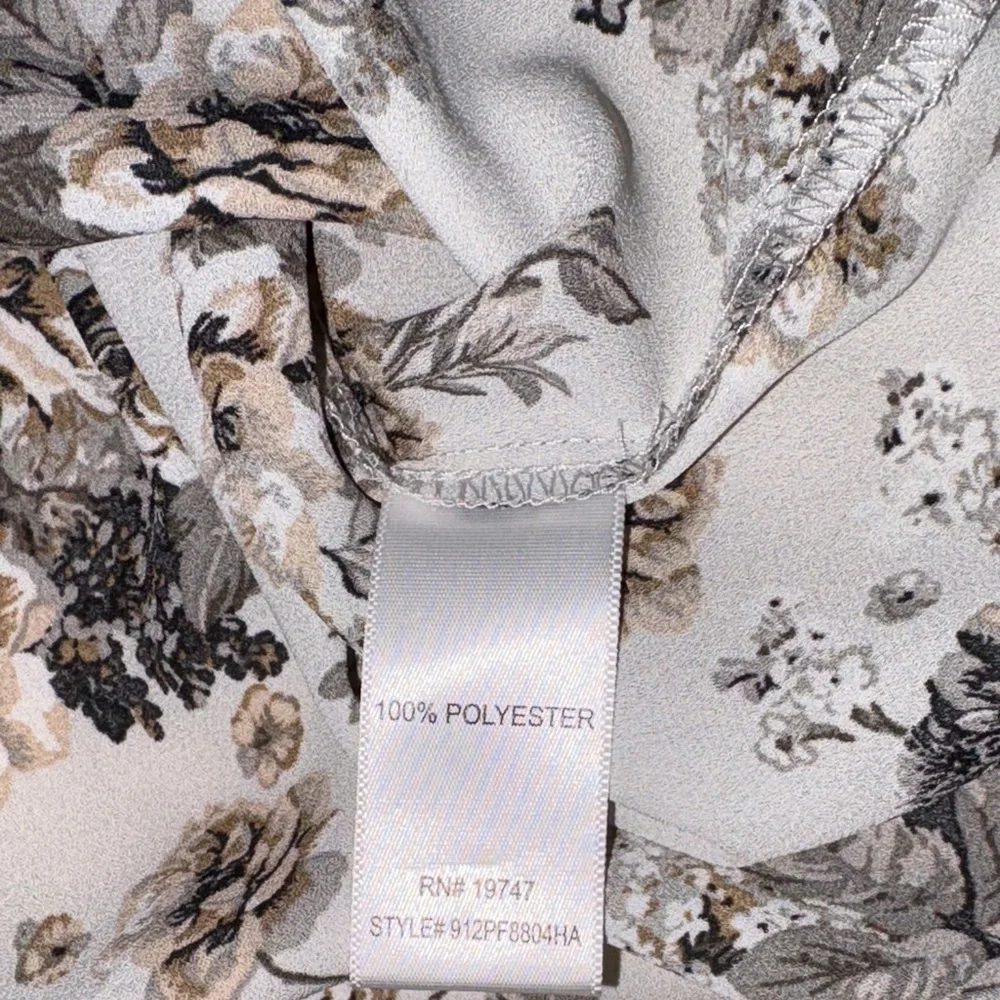 Cream moody Floral Women's top/Size M great for #layer w/ sweaters/ #blazers, - Picture 4 of 6